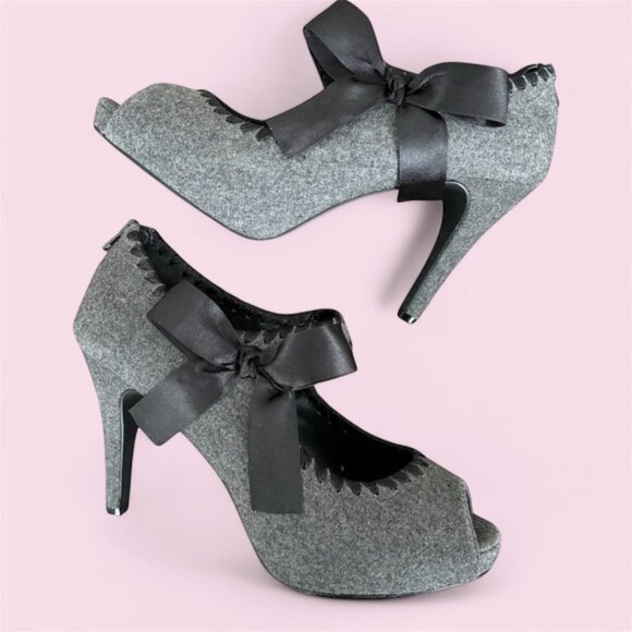 Velvet Heart Heels - Size 8.5 - Picture 4 of 4